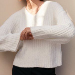 ♥️ NWT Aritzia Babaton Ulmann Sweater